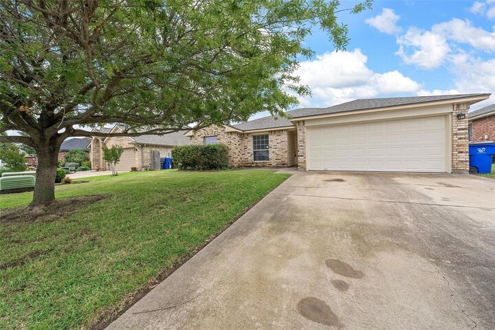 Property Photo: 10120 Salem Way TX 76708