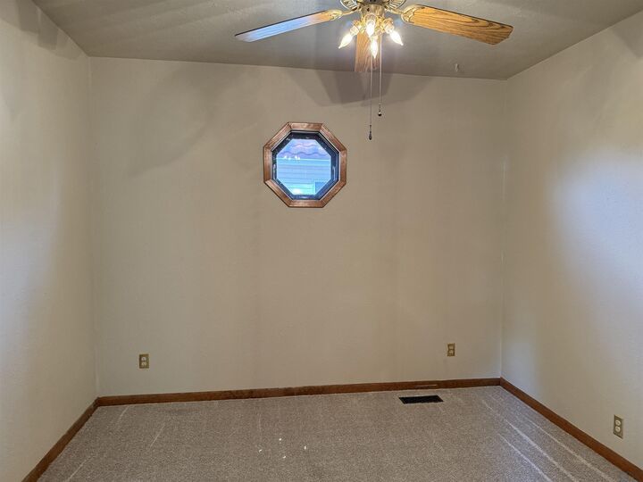 Property Photo:  208 S Leonard St  IA 51103 