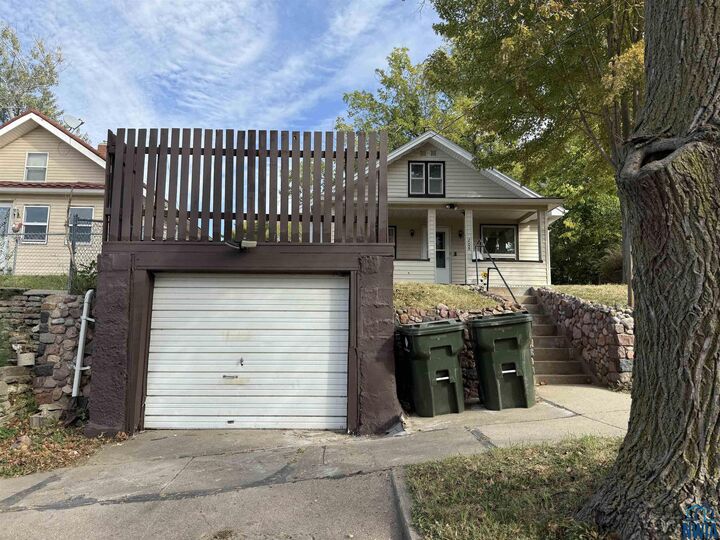 Property Photo: 208 S Leonard St IA 51103