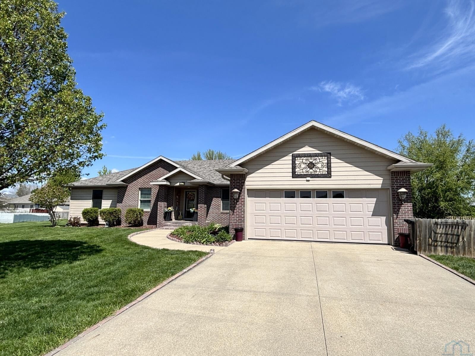 Property Photo:  501 Huntington Ct  IA 51054 
