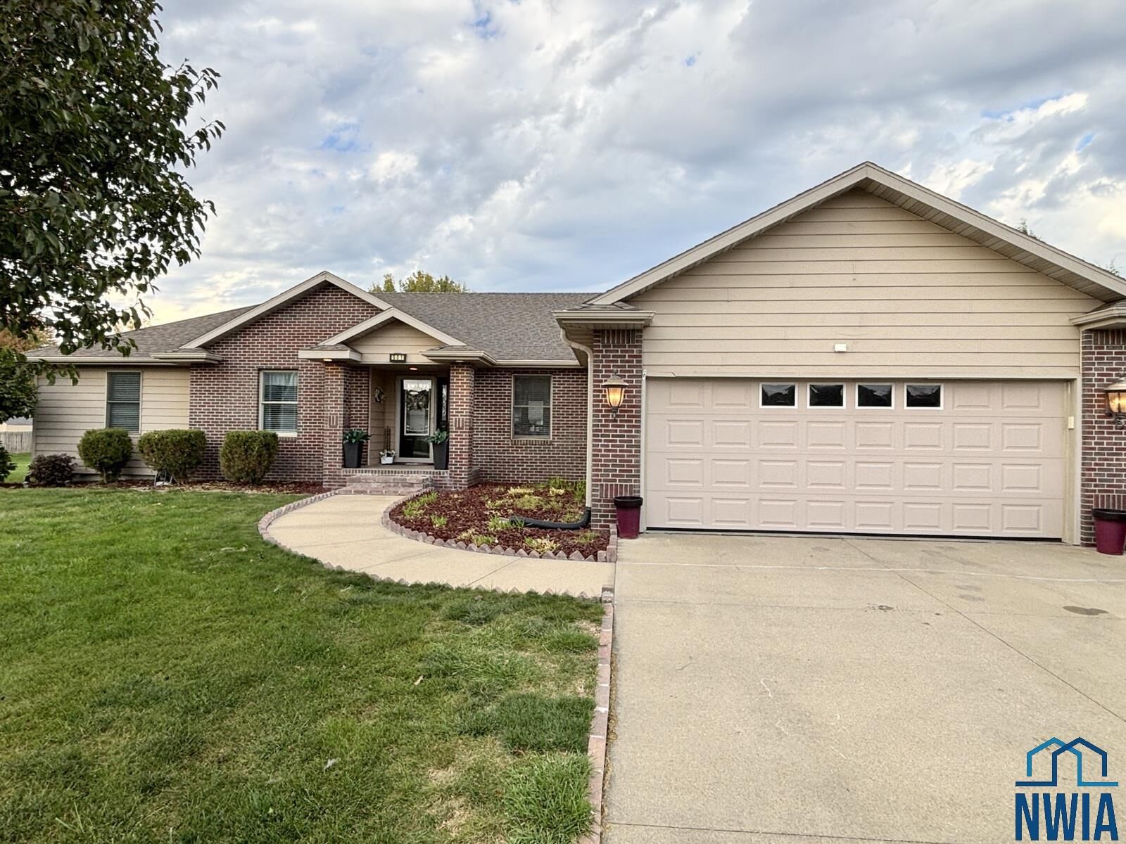 Property Photo: 501 Huntington Ct IA 51054
