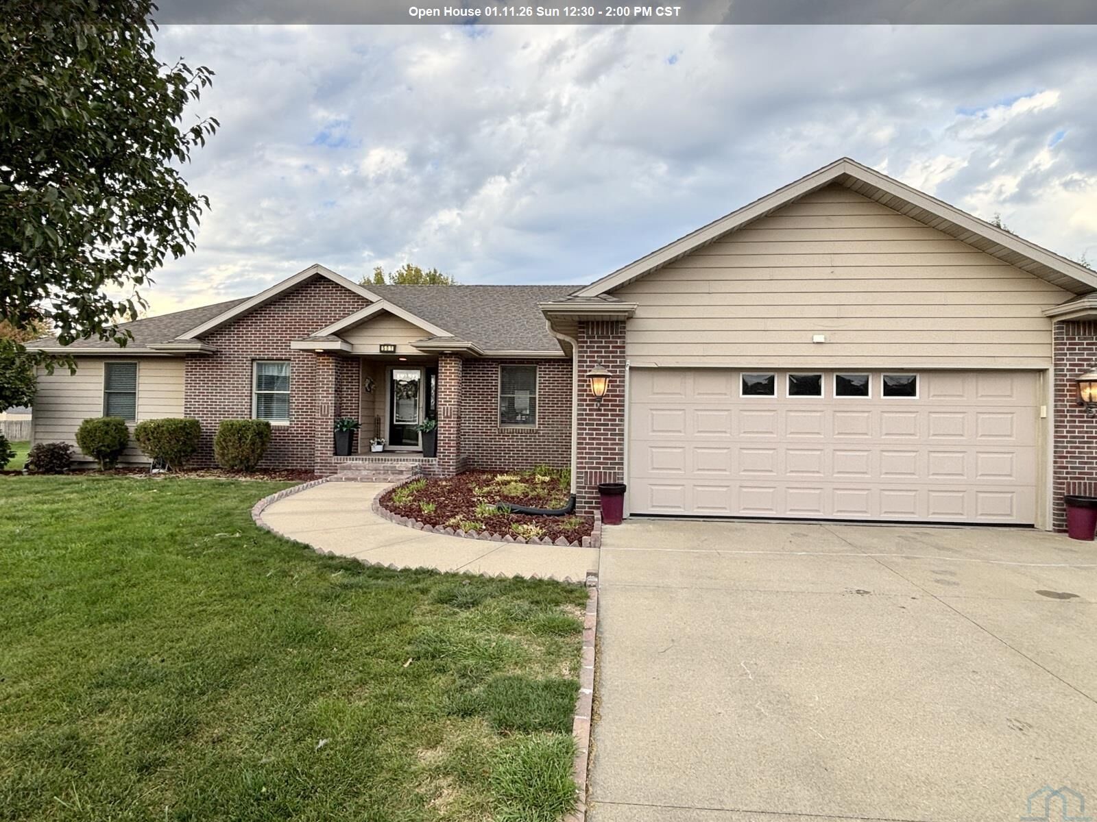 Property Photo:  501 Huntington Ct  IA 51054 