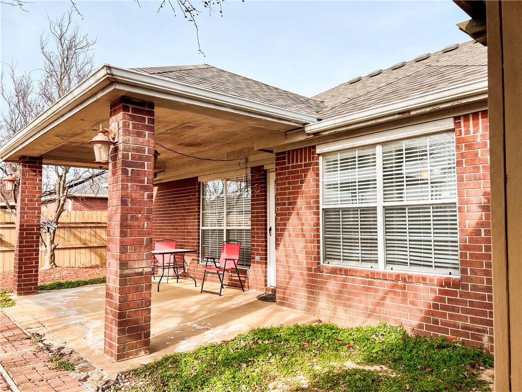 Property Photo:  1306 E Kara Lane  AR 72758 