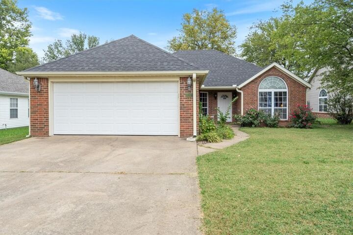 Property Photo:  401 Glenwood Place  AR 72761 