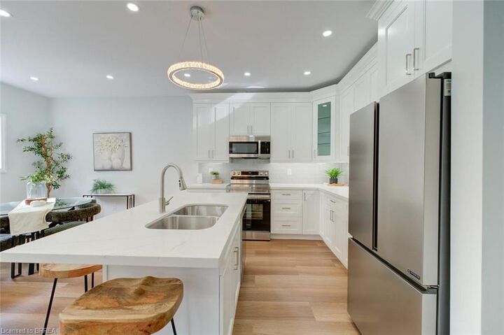 Photo de la propriété: 29 Wade Avenue ON N3T 1W9