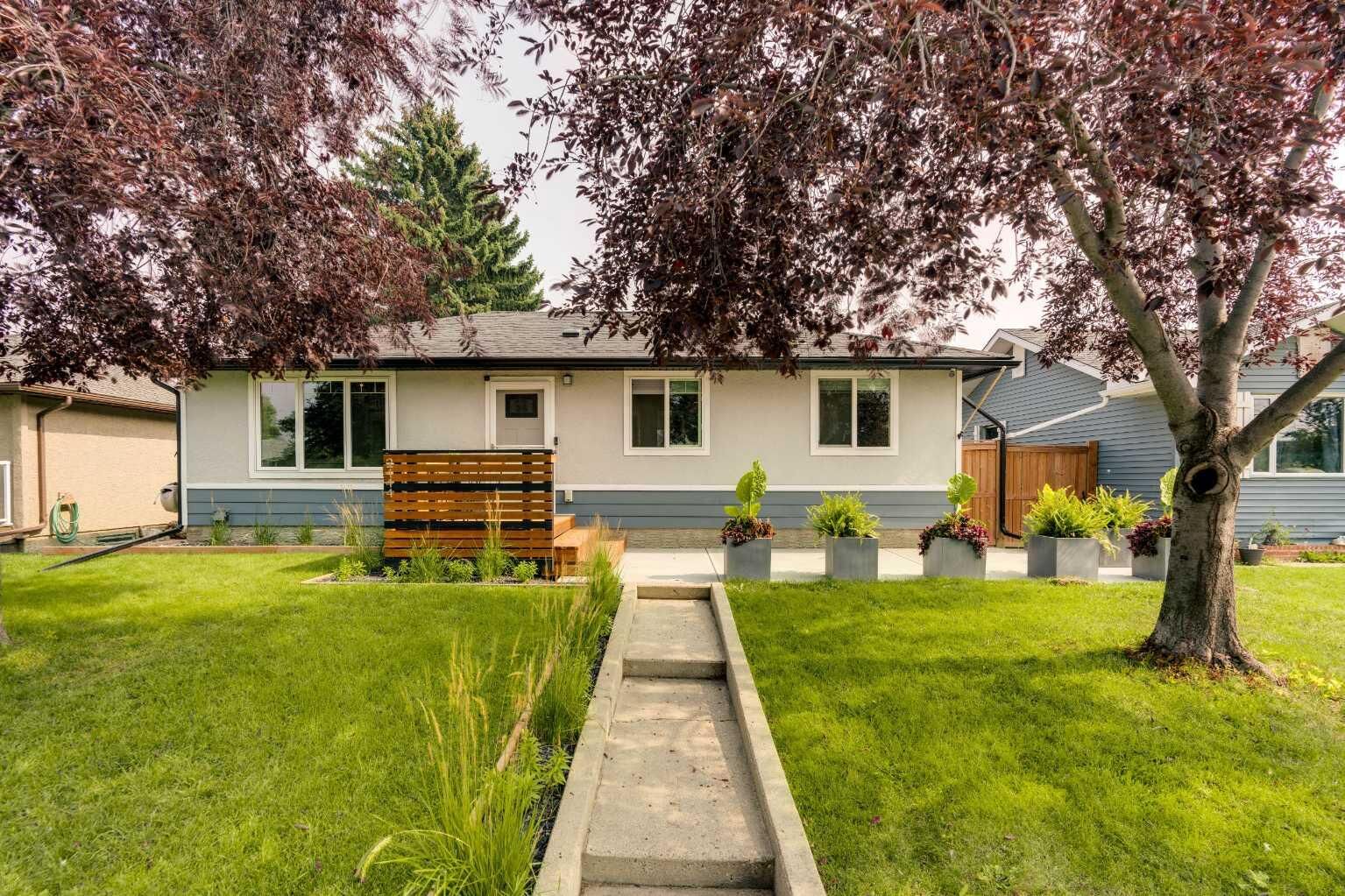 Property Photo:  2444 45 Street SE  AB T2B 1K4