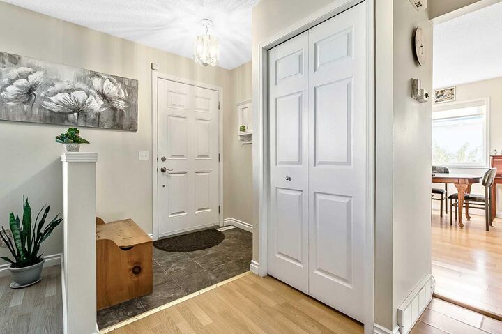 Property Photo:  1531 11 Avenue SE  AB T1V 1P9