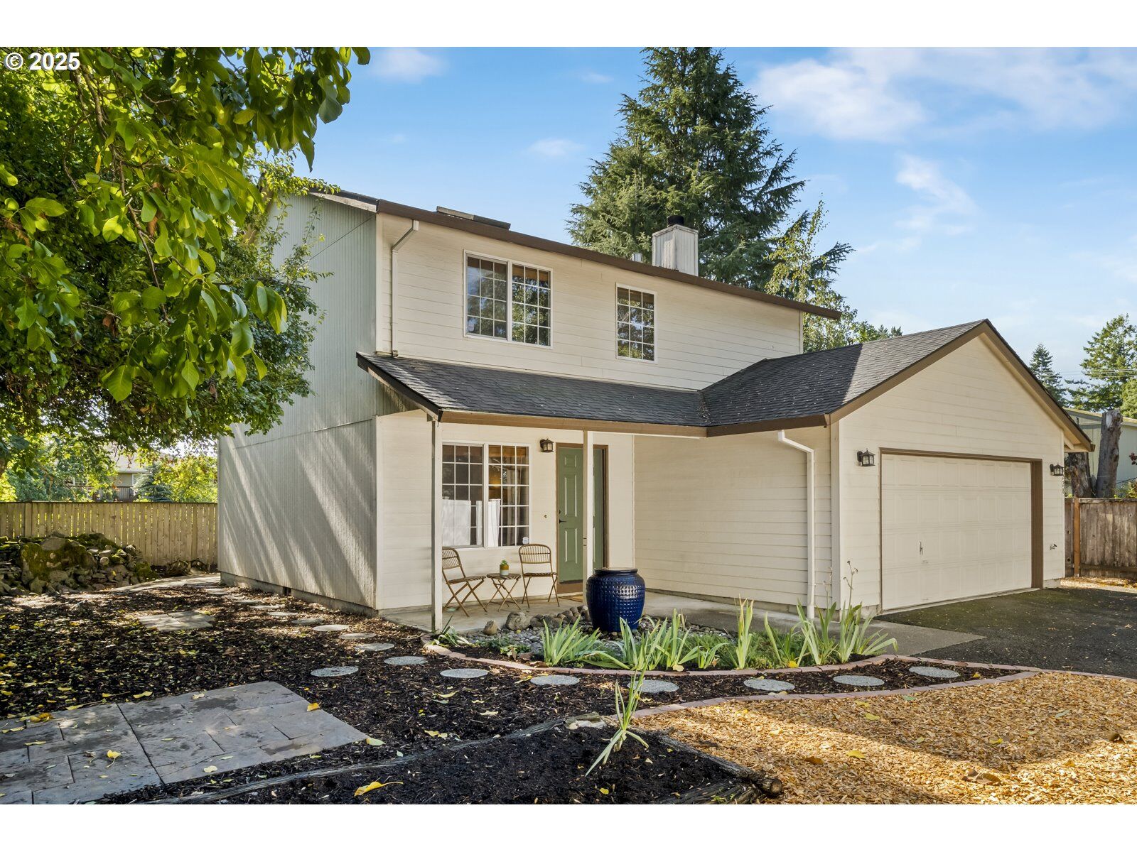 Property Photo:  6228 SE Clatsop St  OR 97206