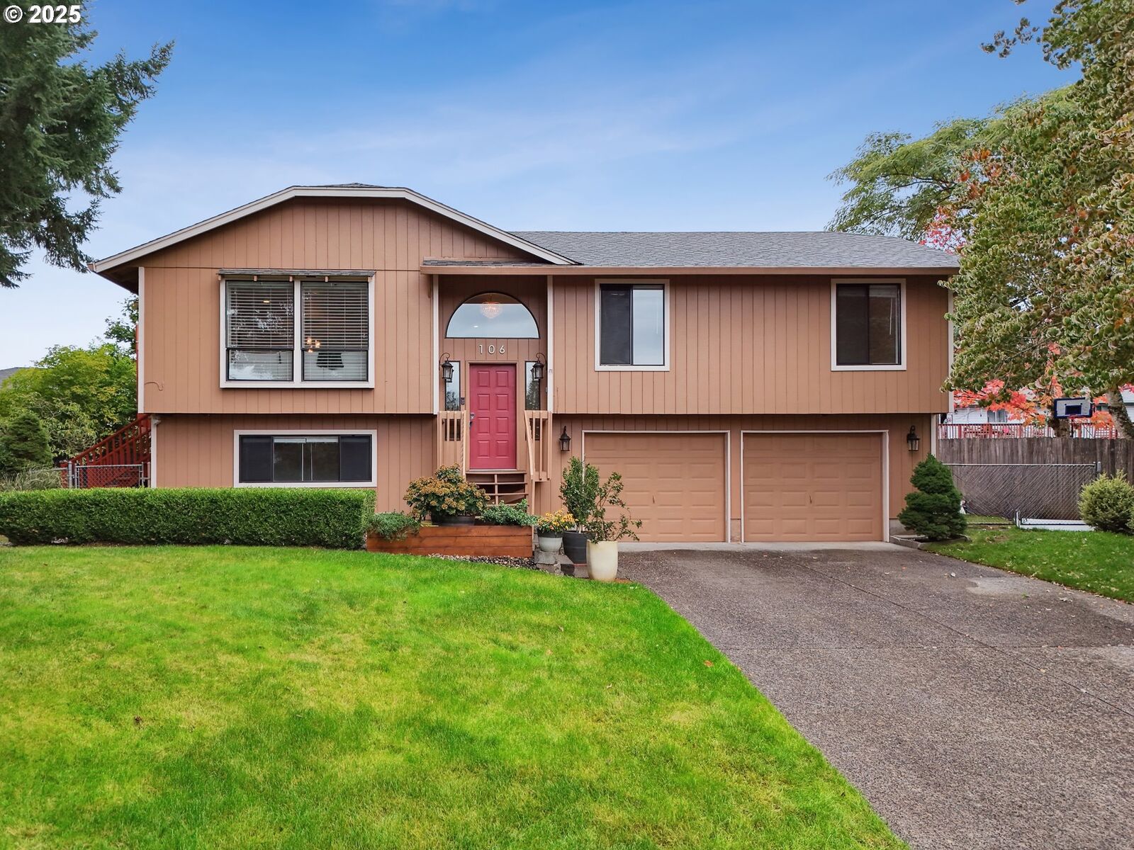 Property Photo:  106 SE 152nd Ave  WA 98684 