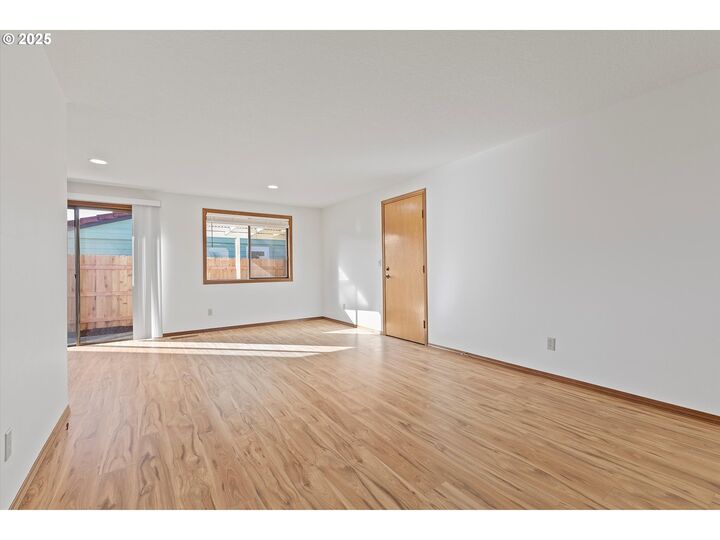 Property Photo: 1200 E Johnson Ct OR 97132