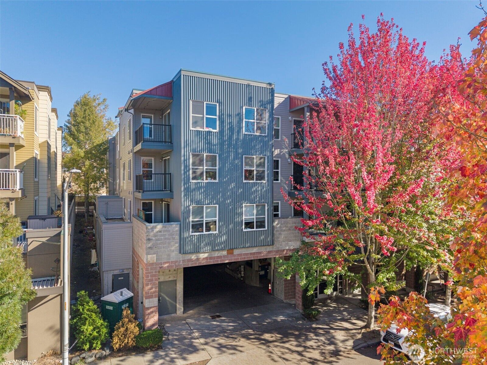 Property Photo: 600 N 85th Street 204 WA 98103