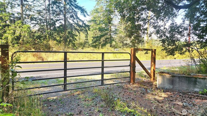 Property Photo: 1976 Boon Road WA 98277