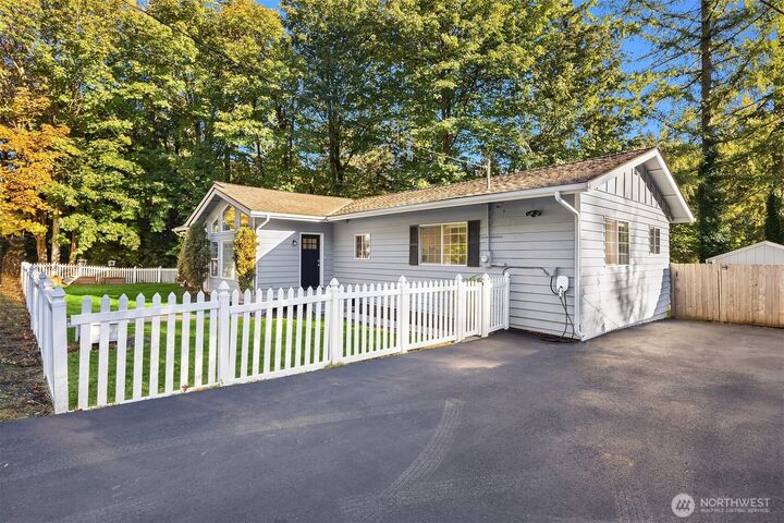 Property Photo: 26833 SE 76th Place WA 98027