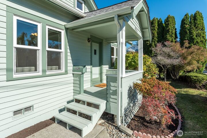 Property Photo:  1520 1518  10th Street  WA 98221 
