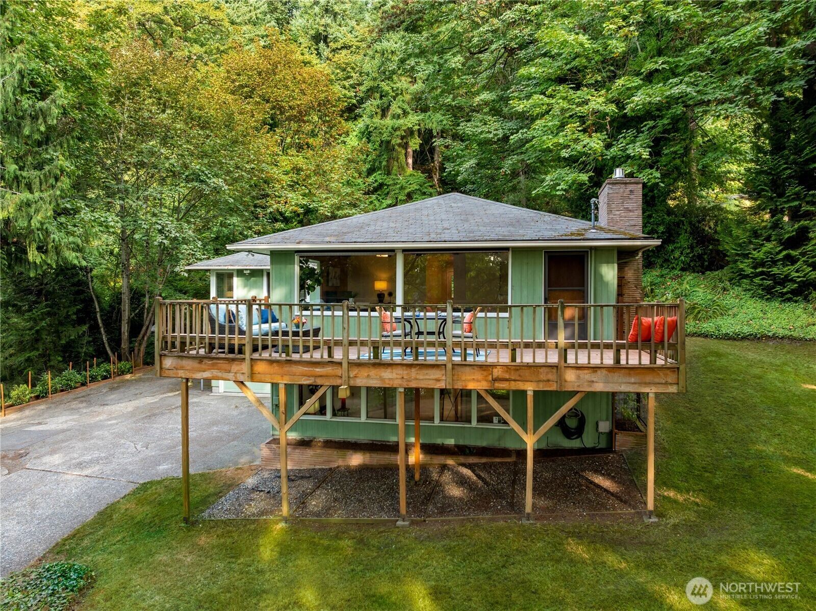 Property Photo: 2008 E Lake Sammamish Parkway NE WA 98074