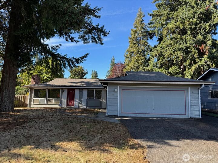 Property Photo:  2025  Hemlock Street SE  WA 98092 