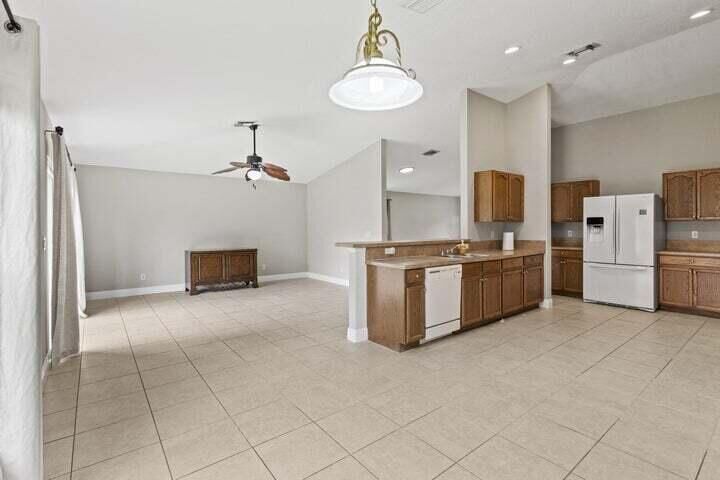 Property Photo: 2134 SW Savage Boulevard FL 34953