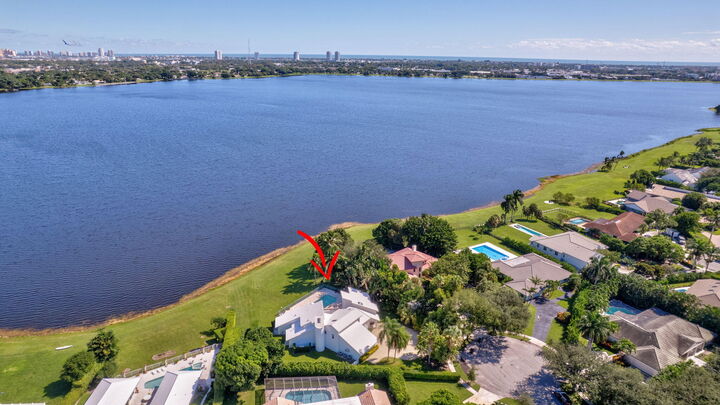 Property Photo: 4 Woodbrook Circle FL 33401