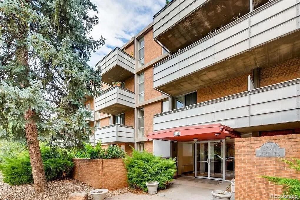 Property Photo: 2500 S York Street 401 CO 80210
