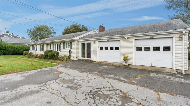 Property Photo: 1533 East Main Road RI 02871