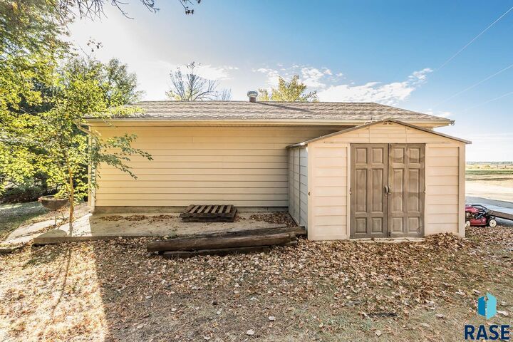 Property Photo:  8400 E 41st St  SD 57110 
