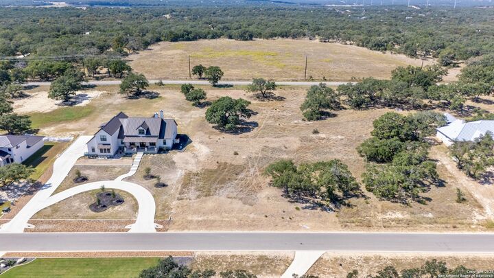 Property Photo: 925 Annabelle Ave TX 78163