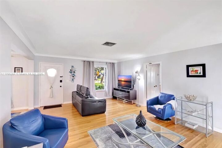 Property Photo:  258 NE 92nd St  FL 33138 