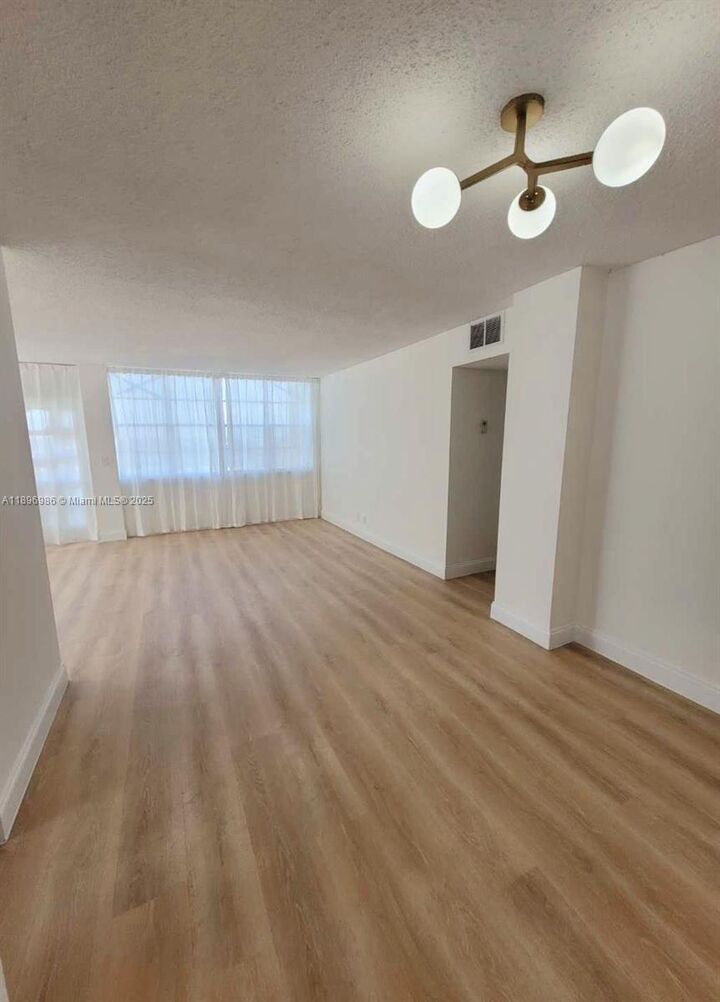 Property Photo:  2025 NE 164th St 816  FL 33162