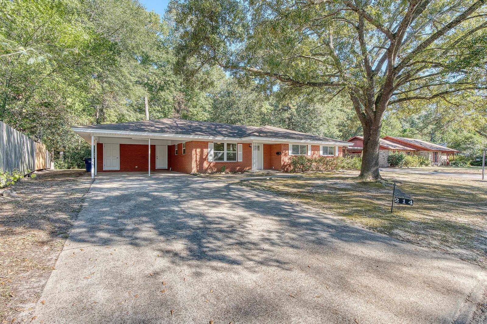 Property Photo:  214 Read St  TX 77656 