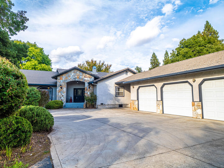 Property Photo: 7517 Villa Court CA 96002