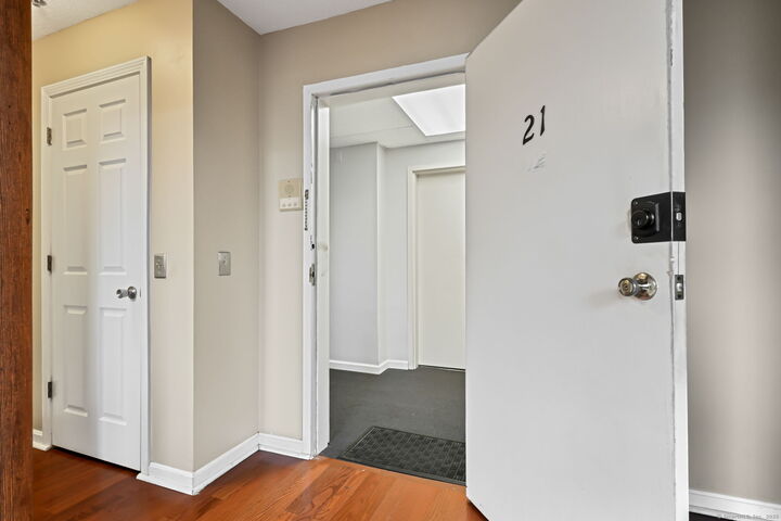 Property Photo: 16 Vernon Avenue Apt 21 CT 06066