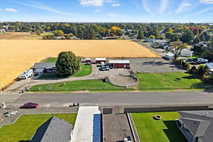 Property Photo: 1117 Road 52 WA 99301