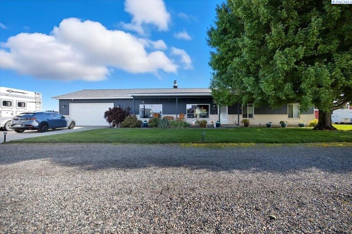 Property Photo: 1117 Road 52 WA 99301