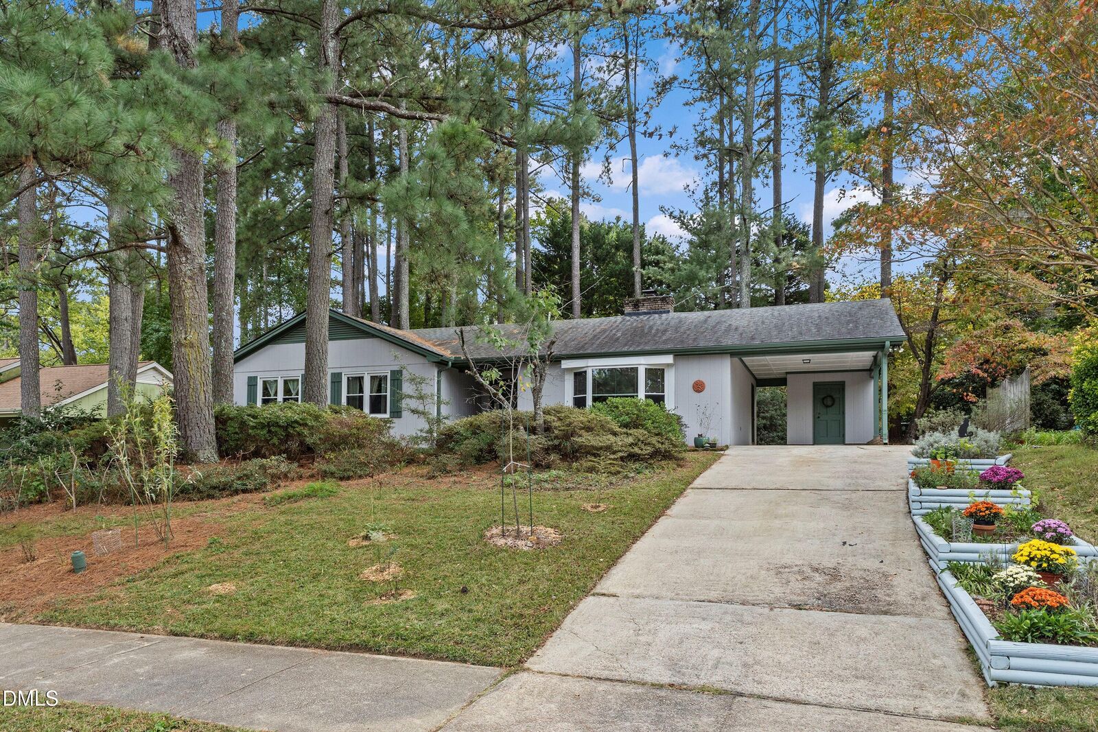 Property Photo: 407 Warren Avenue NC 27511