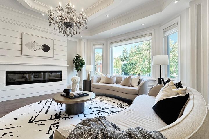 Photo de la propriété: 122 Parkview Avenue ON M2N 3Y5