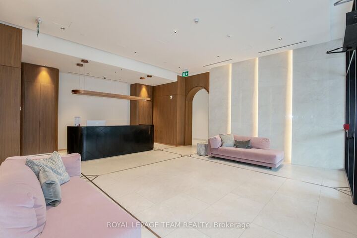 Property Photo: 560 Rideau Street 501 ON K1N 0G3