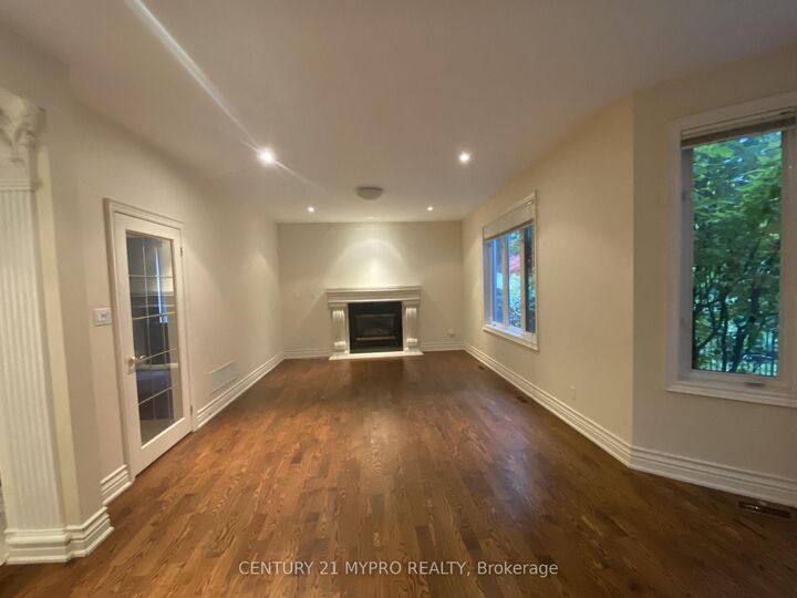 Photo de la propriété: 238 Poyntz Avenue ON M2N 1J7