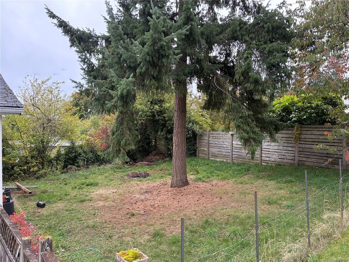 Property Photo: 343 Hemlock St BC V9S 1Z4