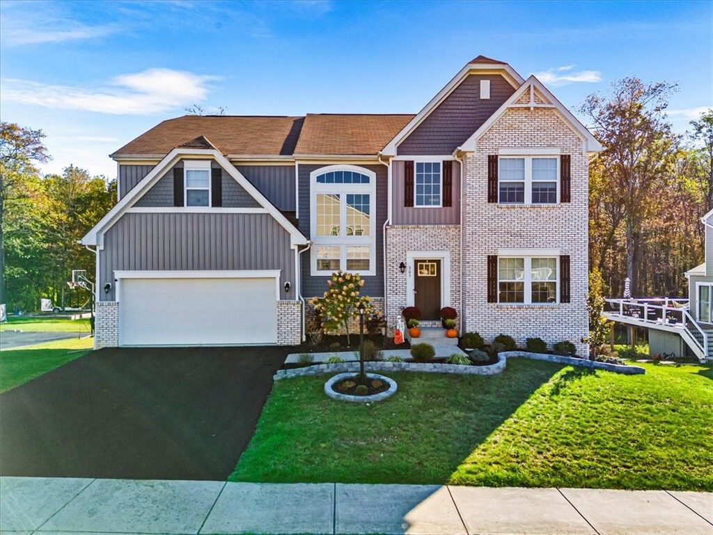 Property Photo: 305 Doria Ann Dr PA 15061