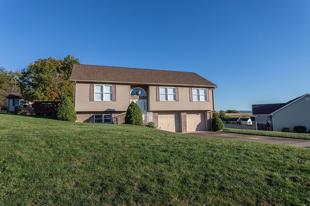 Property Photo:  110 Camilla Circle  PA 15666 