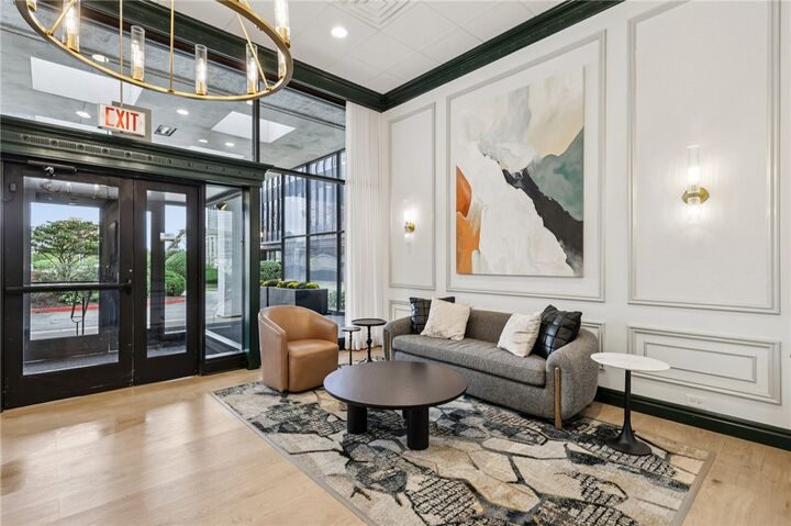 Property Photo: 112 Washington Pl 10C PA 15219