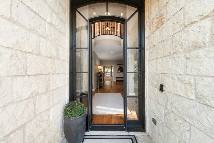Property Photo: 2 Heatherbloom Lane TX 78738