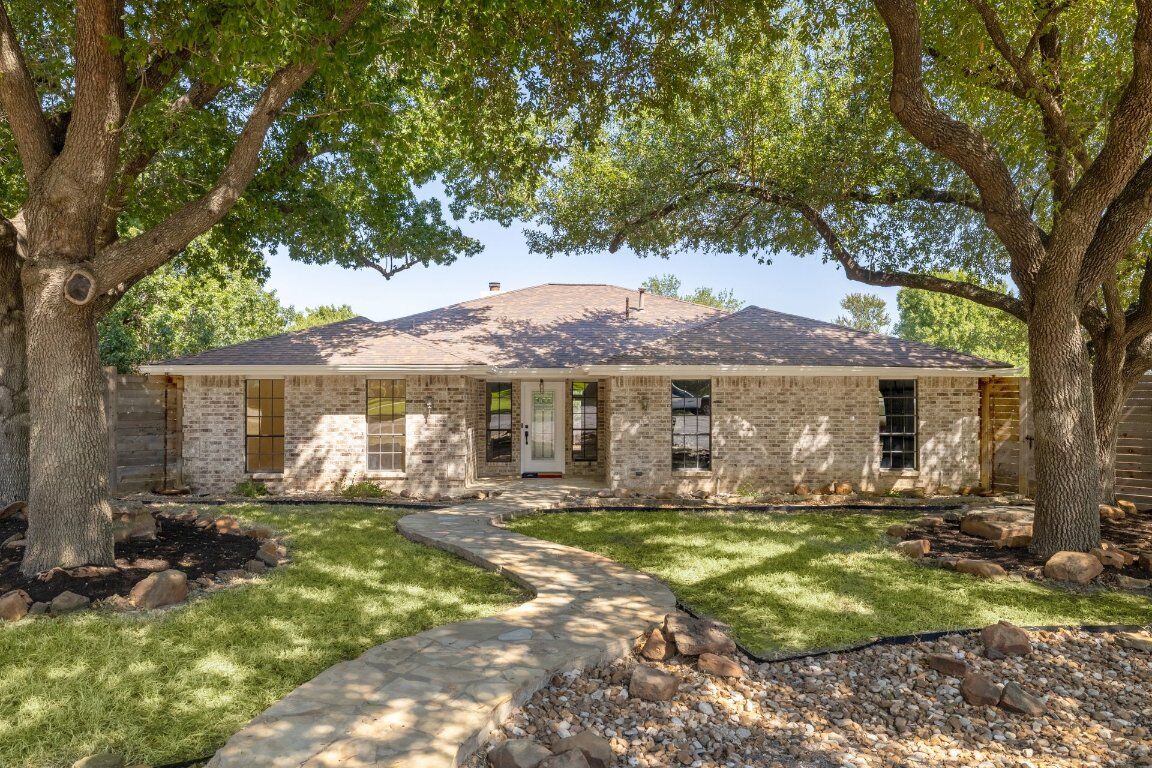 Property Photo: 2605 Hilltop Street TX 78681