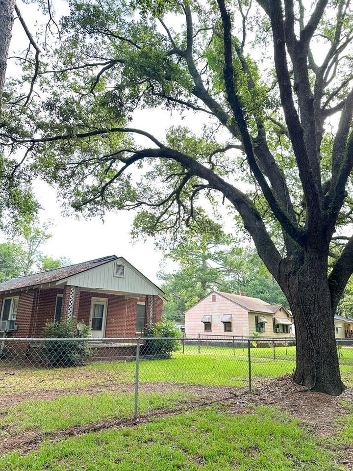 Property Photo:  1413 Avalon Ave  GA 31705