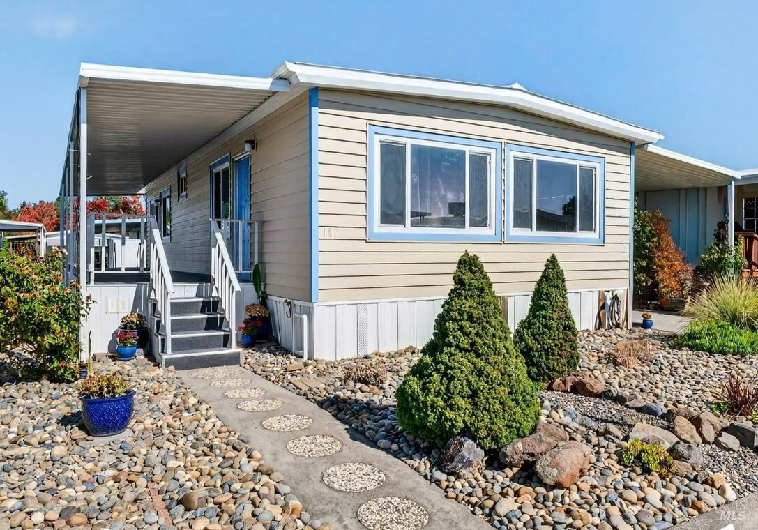 Property Photo: 141 Stratford Way CA 95404