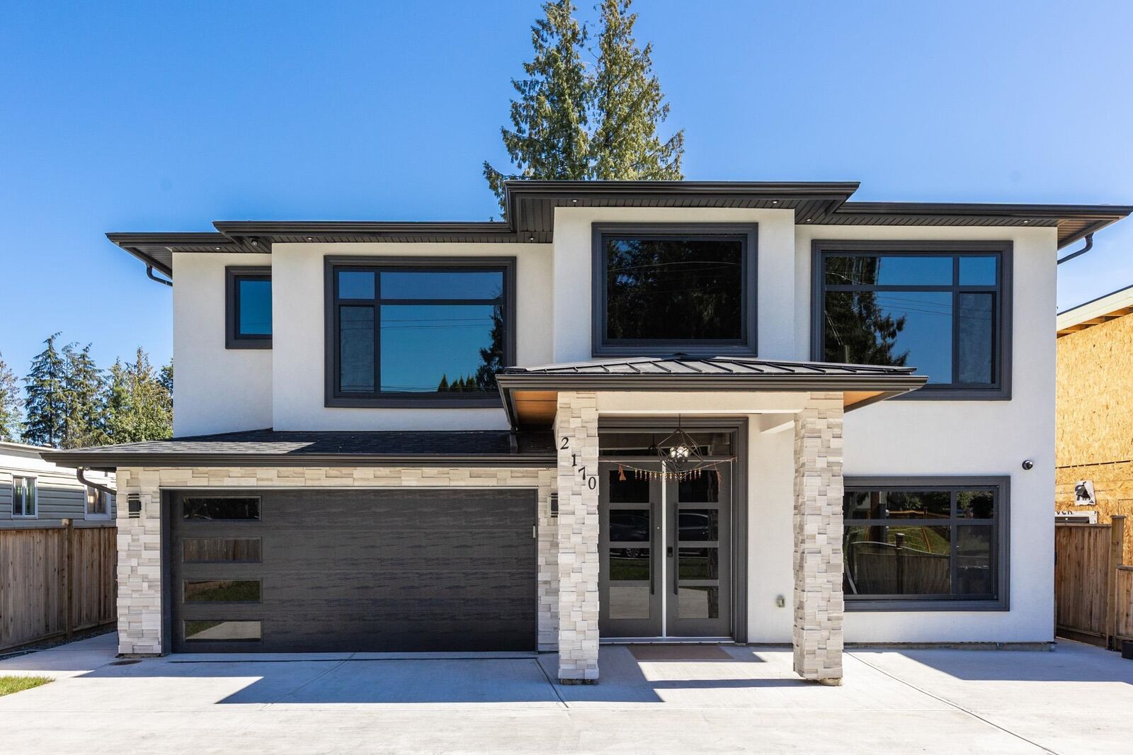 Property Photo:  2170 Oakridge Crescent  BC V2T 6A8 