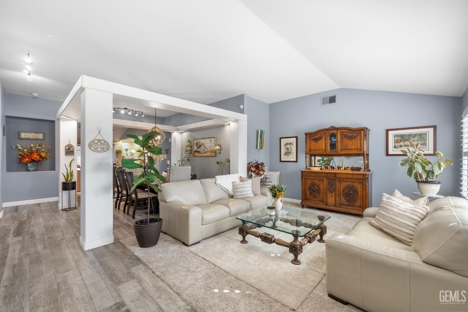 Property Photo: 9804 Anaparno Court CA 93312