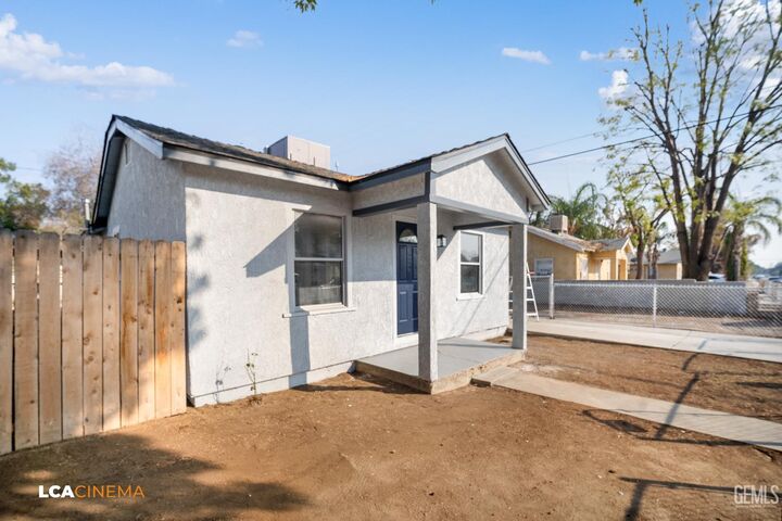 Property Photo: 2419 N Inyo Street CA 93305