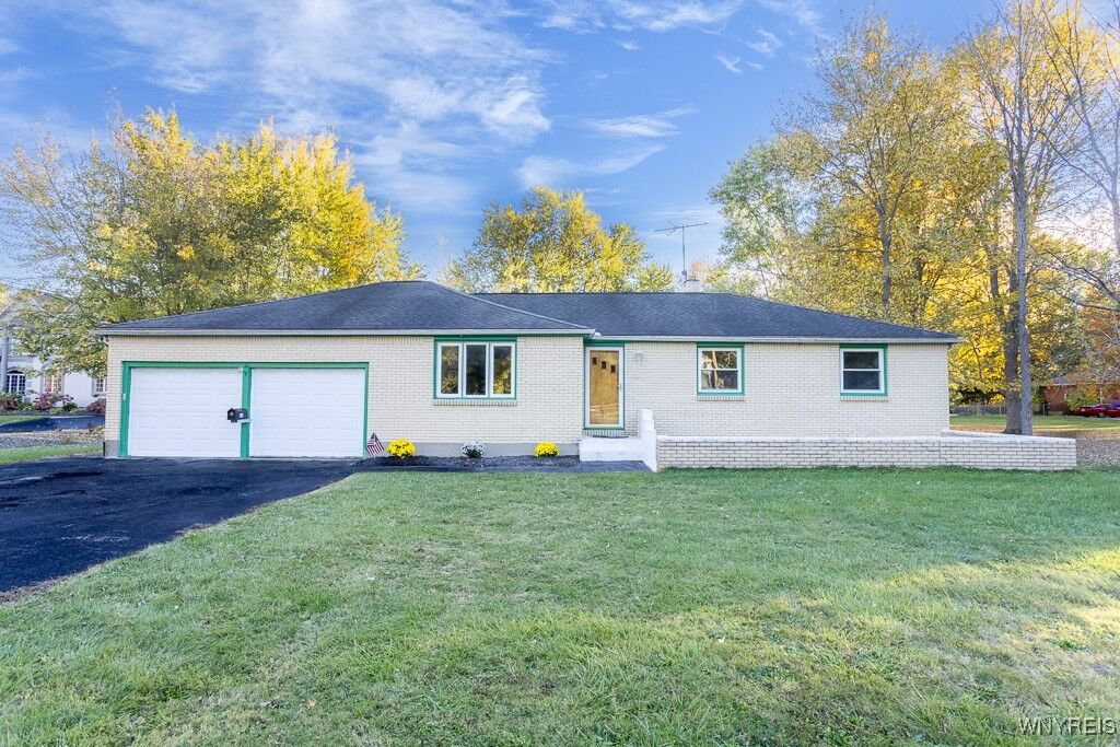 Property Photo: 8115 Tonawanda Creek Road NY 14051