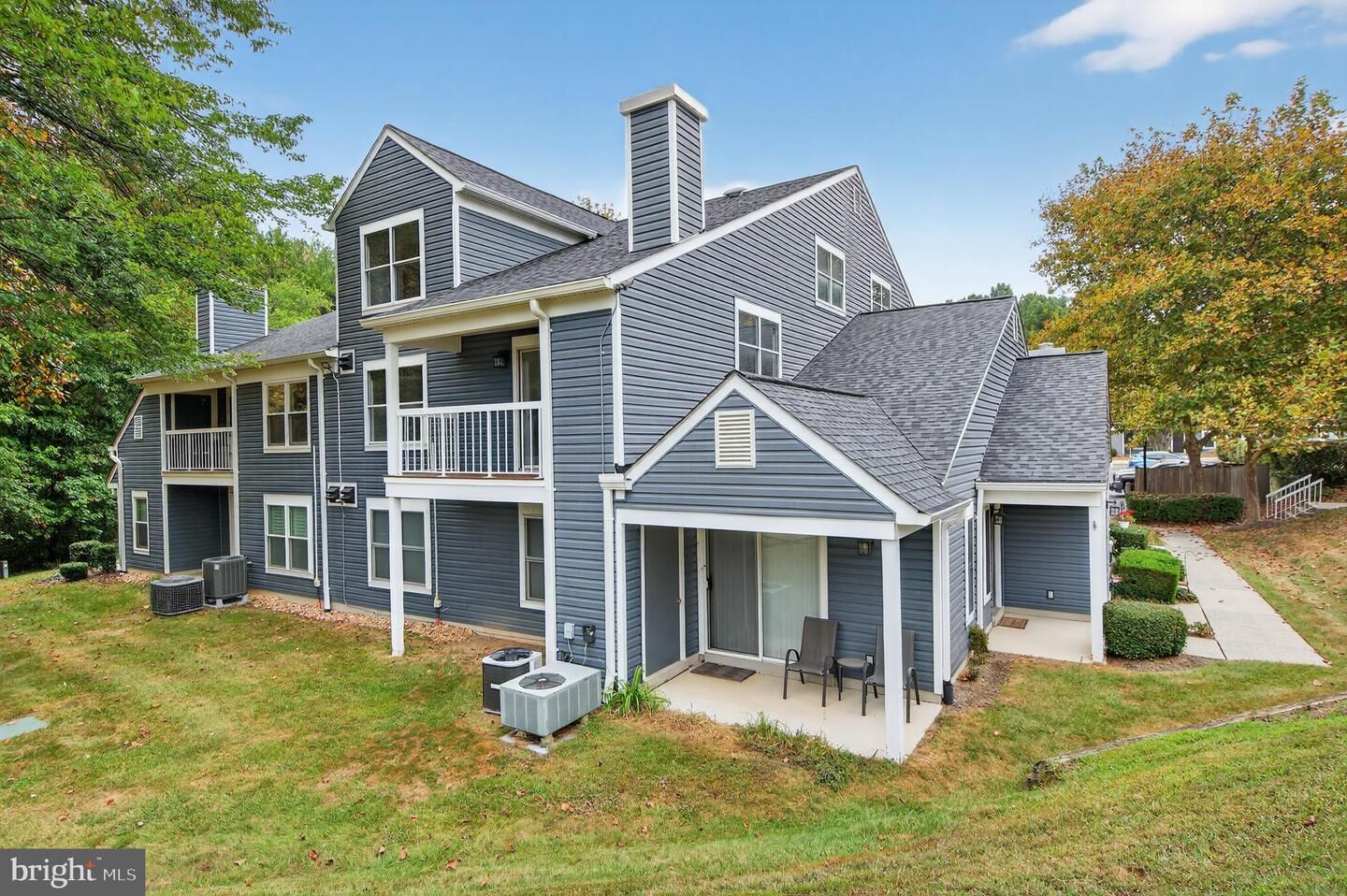 Property Photo: 5812 Orchard Hill Court 5812 VA 20124